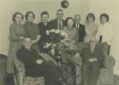 Gruppenbild der Belegschaft von 1956